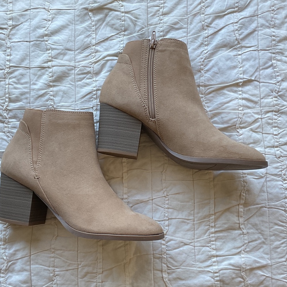 LC Lauren Conrad Beige Ankle Booties (new)